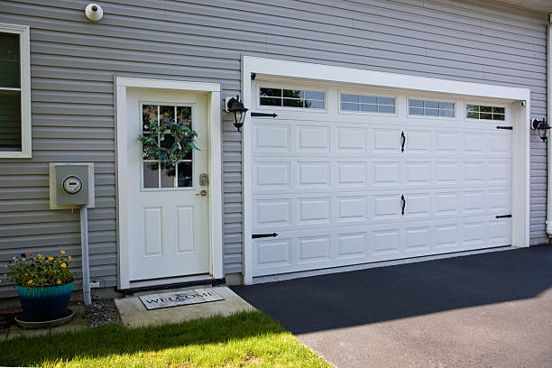 24/7 Emergency Garage Door Panel Replacement experts in Rossville, MD